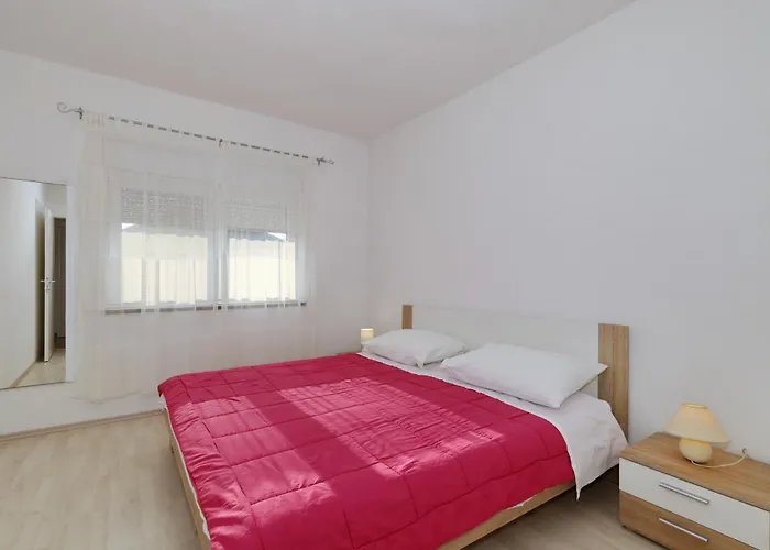 Апартаменты Mirela Задар