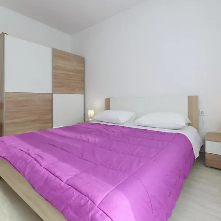 Mirela Appartement *